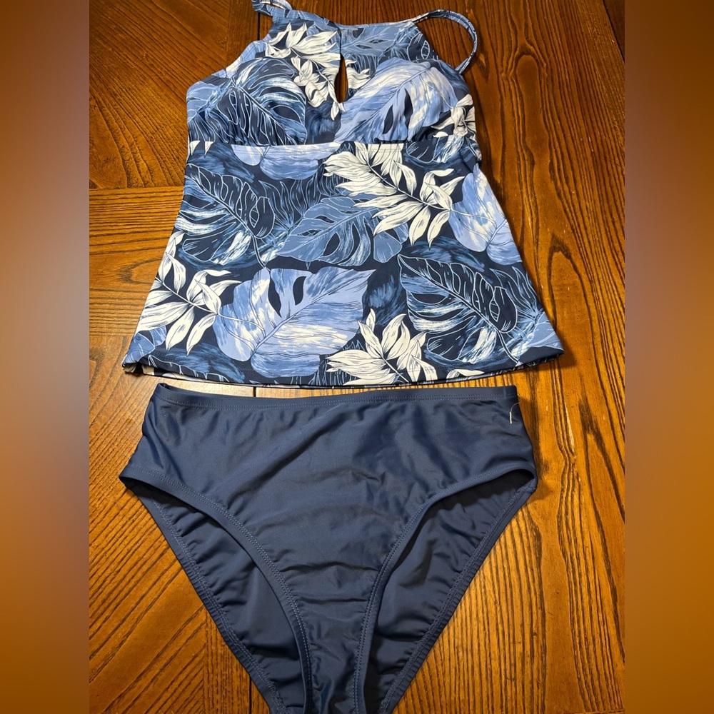 ELLEN TRACY TROPICAL PRINT TANKINI SWIMSUIT. NWT. SIZE 8.